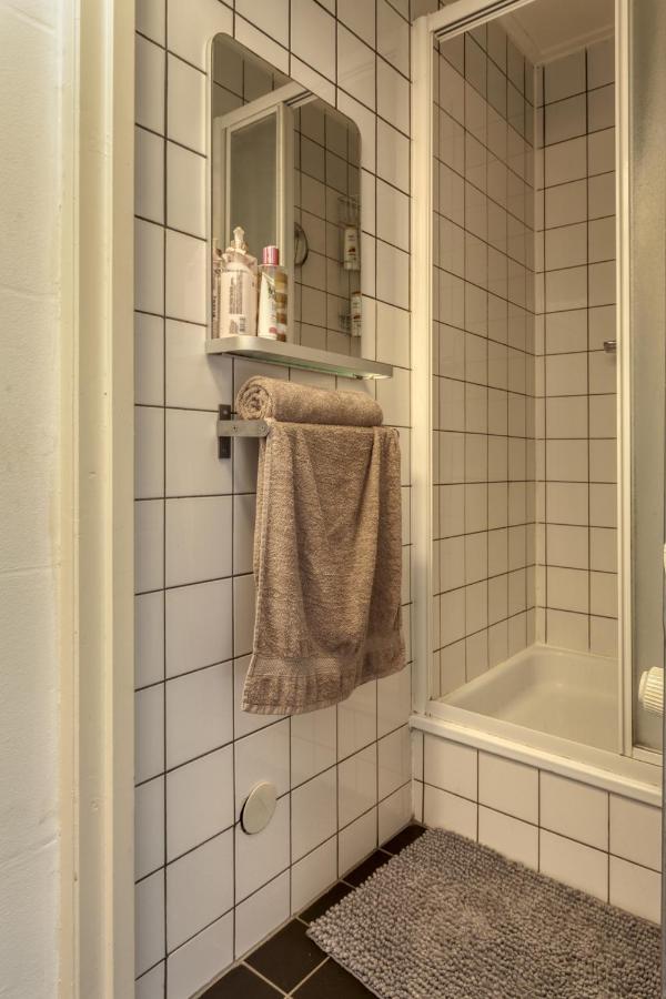 B&B 1971 Hazenstraat - Shared Bathroom Amsterdam Exterior photo
