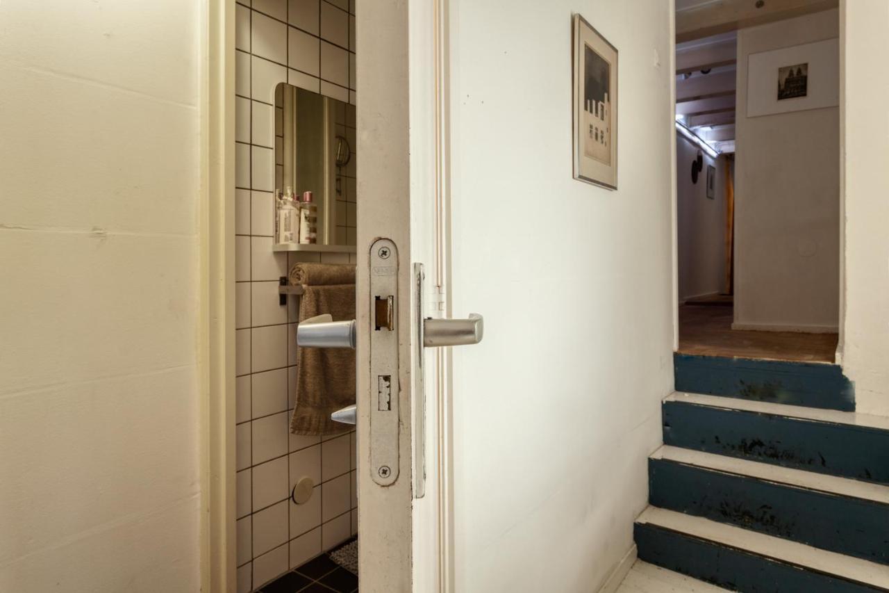B&B 1971 Hazenstraat - Shared Bathroom Amsterdam Exterior photo